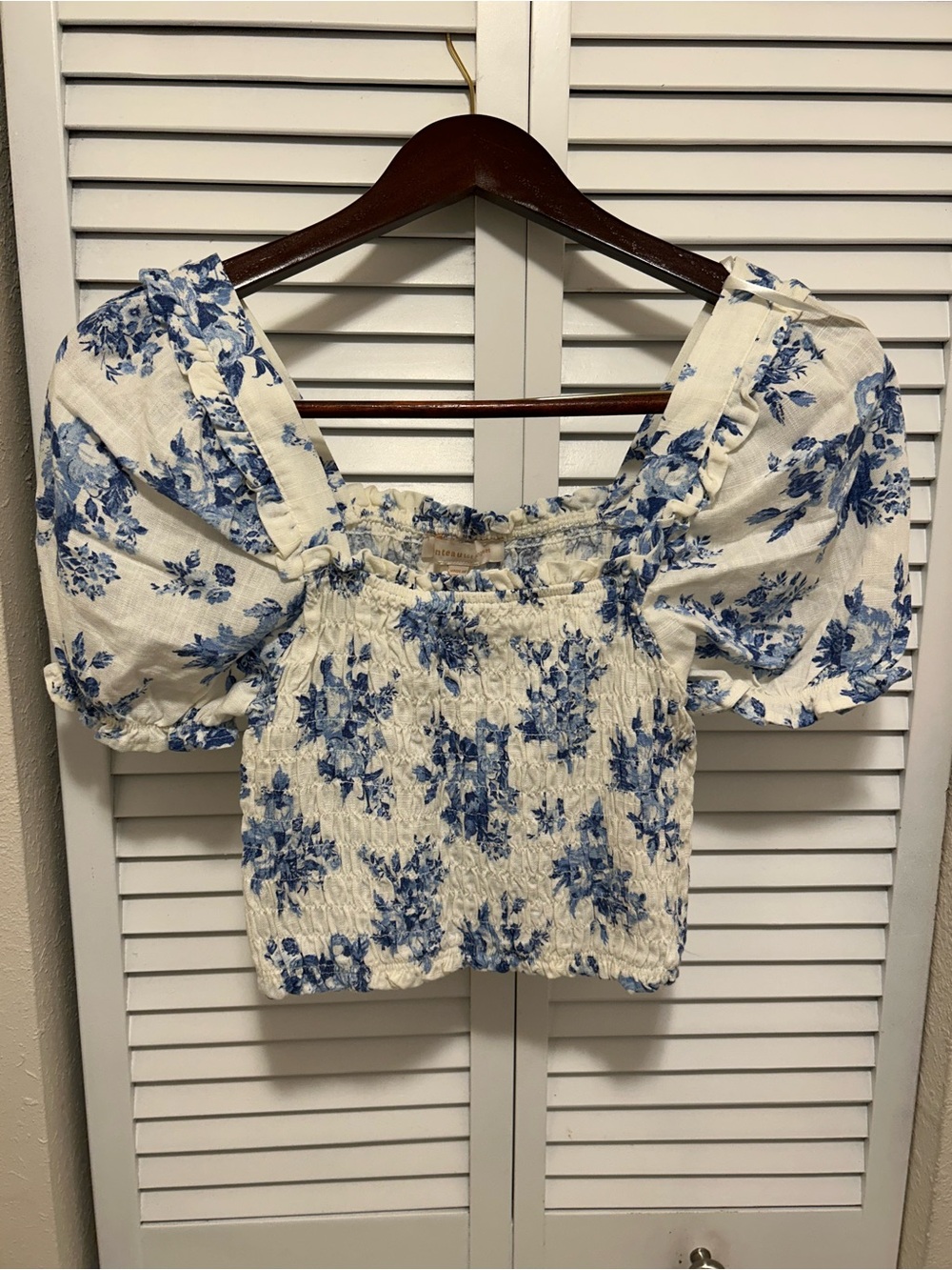 Monteau Cream and Blue Floral Smocked Puff-Sleeve Crop Top NWT